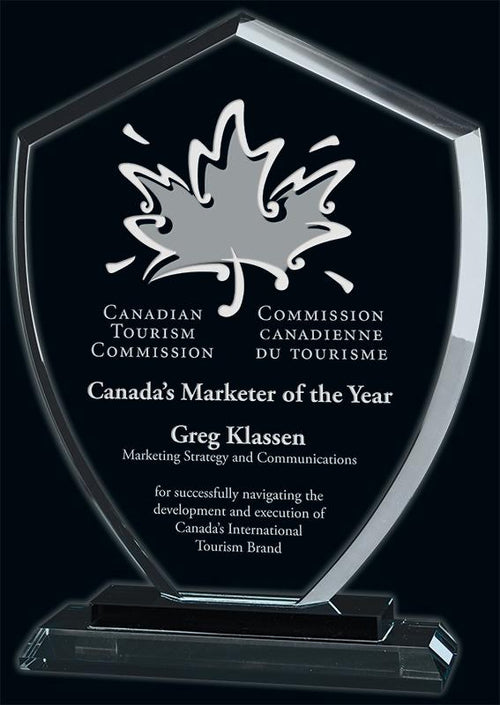 iprintlogo's tweet image. We do custom glass awards with high-quality precision engraving. Contact us at info@iprintlogo.com today.
