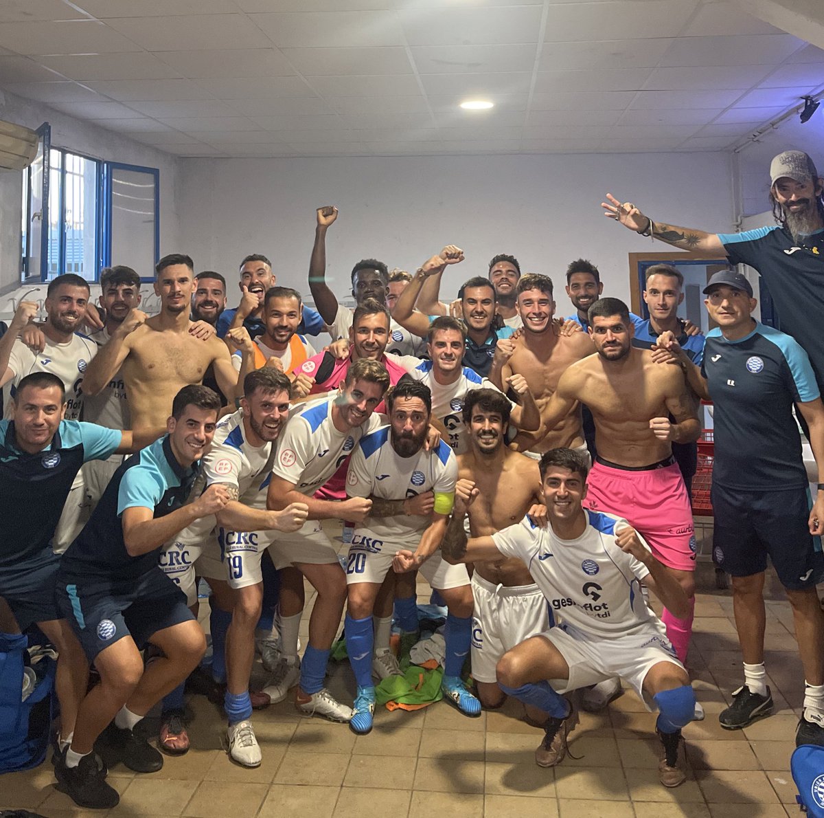 𝗧𝗘𝗡𝗘𝗠𝗢𝗦 𝗟𝗔 𝗙𝗢𝗧𝗢 📸

¡𝗩𝗜𝗖𝗧𝗢𝗥𝗜𝗔! ¡+𝟯! ✅🍍

#UniónMolinense 3-0 <a href="/bullense1931/">CLUB DEPORTIVO BULLENSE</a> 

#ElSueñoEmpiezaContigo💙