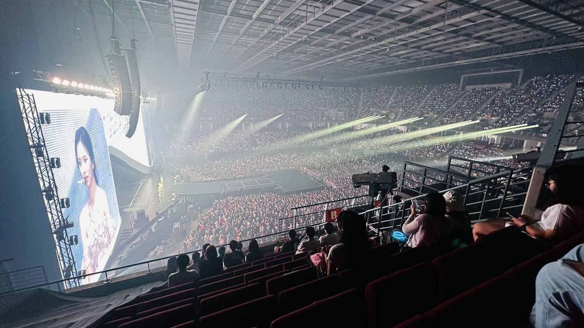 AlinAugs's tweet photo. We went to TWICE concert in Bangkok after D7 for u ! @biblesumett https://t.co/RnWhjjNaKx