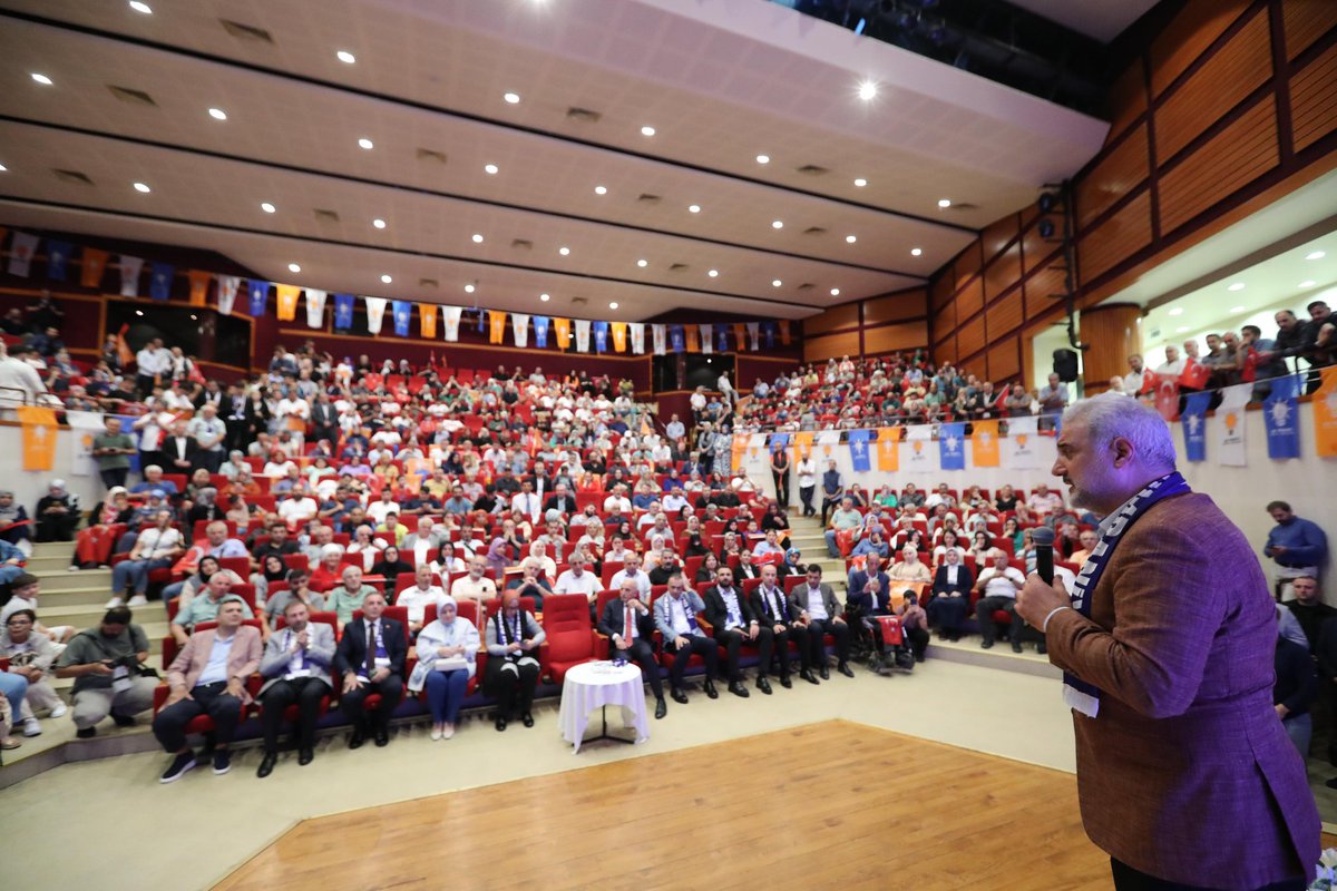 Ümraniye'deyiz! İl Bşk <a href="/osmannnurika/">Osman Nuri Kabaktepe</a>, MV'miz <a href="/tugbaisikercan/">Tuğba IŞIK ERCAN</a>, İl Kadın Kolları Bşk <a href="/salihademirer/">Saliha DEMİRER</a>, İl YK <a href="/Nurullahaktas__/">Nurullah AKTAŞ</a> , İlçe Bşk <a href="/cetinkaya_salim/">Salim Çetinkaya</a> ve teşkilatımızla belediyemizin hizmetlerini <a href="/ismetyildirimtr/">İsmet Yıldırım</a> Bşk'nımızdan dinledik. 
"Hedef Yeniden İstanbul"
<a href="/akpartiistanbul/">AK Parti İstanbul</a>