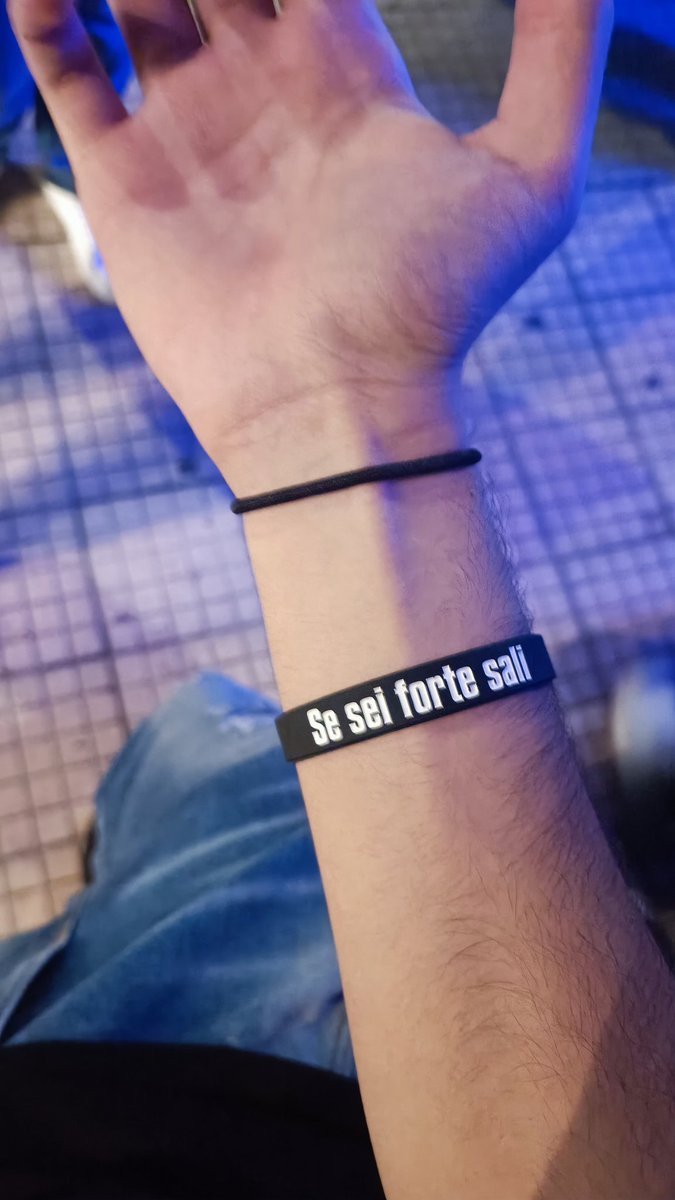 Ai riot club regalano il braccialetto di <a href="/TerenasIII/">Terenas</a> a quanto pare