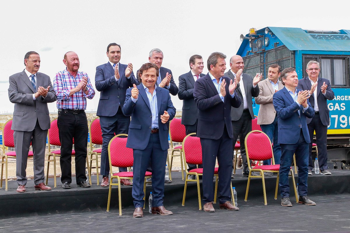 VOY A LLAMAR A UN GOBIERNO DE UNIDAD NACIONAL

Con los Gobernadores del Norte Grande firmamos importantes convenios en materia energética, demostrando que más allá de las diferencias, se pueden construir acuerdos.

Agradezco este gesto enorme.