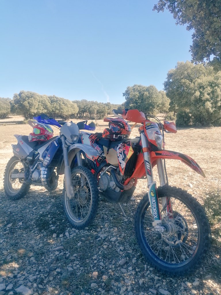 _bryaan00's tweet photo. Motos, campo, enduro, buena compañía y sin resaca
Que más se puede pedir un domingo? 😎 #ktm450 #apriliarx
#italkit95 https://t.co/ZlacdULmID