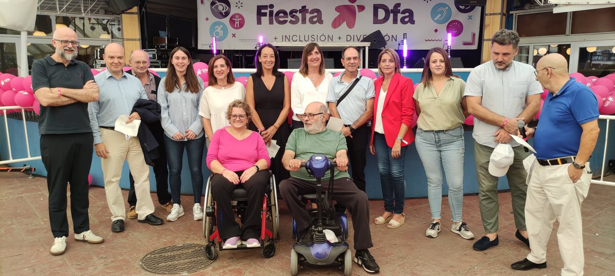 CrisnavarroM's tweet photo. 🩷 Ha sido en verdadero placer acompañar a la @FundacionDfa en su gran fiesta.
Gracias a @MValenciaBetran, al patronato y a todos los voluntarios por hacer esto posible y, sobre todo, muchas gracias por lo que hacéis cada día.
#ManifiestoPorLaIntegración #FiestaDFA #Inclusión https://t.co/IG1TN2hR4Y
