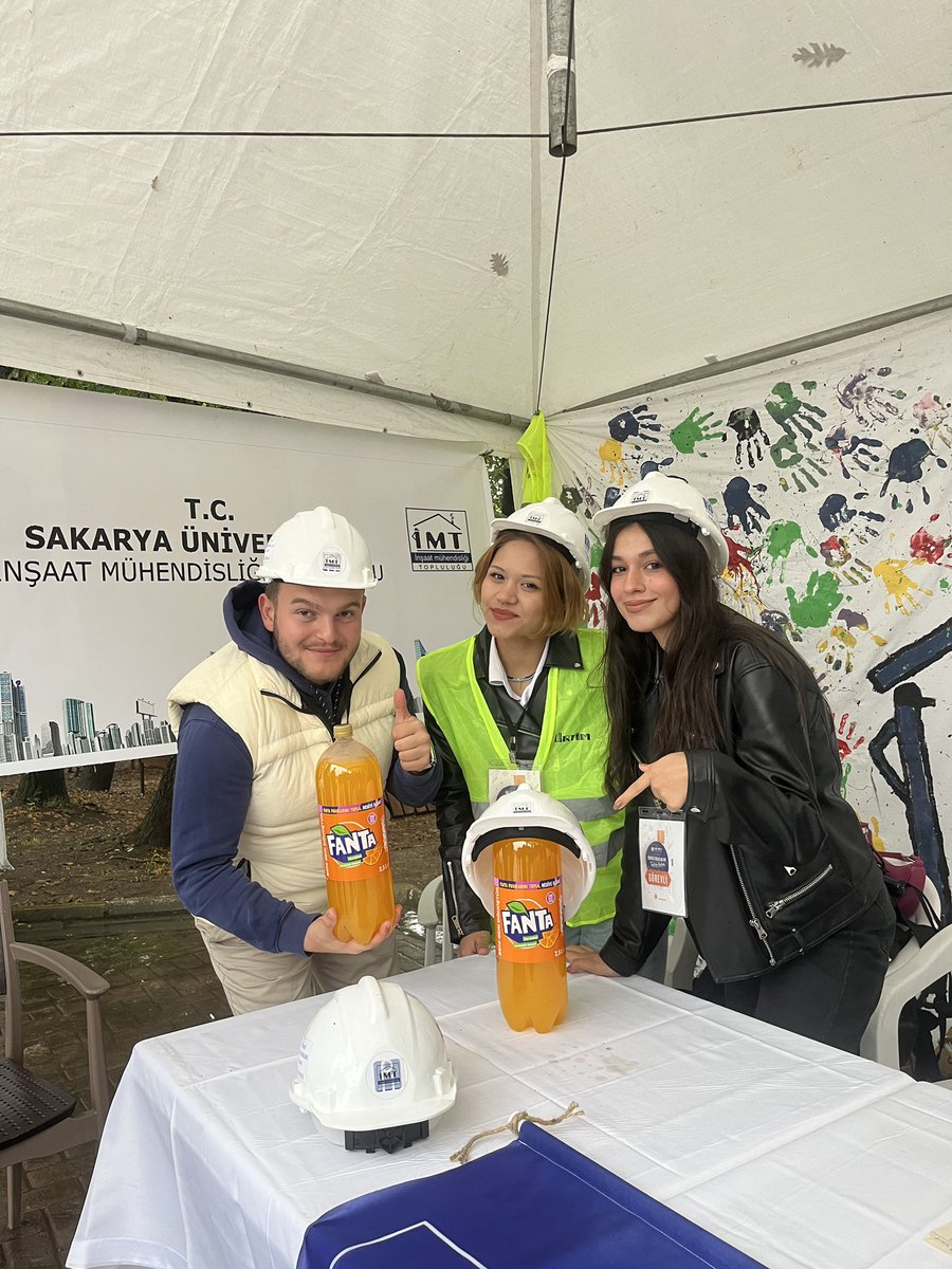 Sauimt's tweet photo. Sarı kulasız yapamıyoruz şefim 🤪@Fanta_TR @fanta @FantaGF @CocaCola_TR https://t.co/y9Ktc2ecOJ