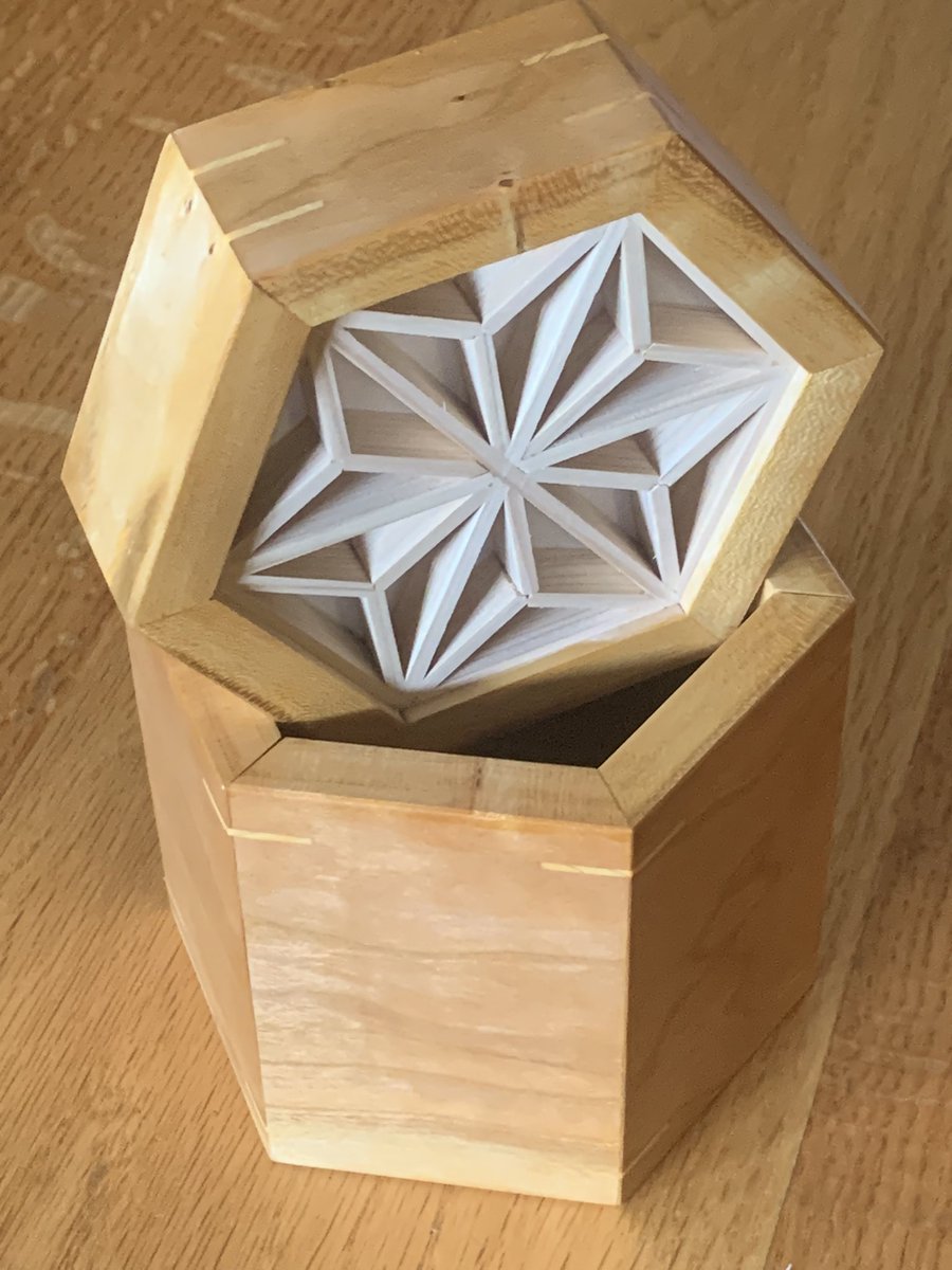 TimberTectonics's tweet image. I used the small kumiko hexagon in a tall box.  I’m thinking it will work great for loose leaf tea, though I’ll have to make a wooden scoop.

Made from hinoki (Japanese Cypress) and American cherry. #woodworking
