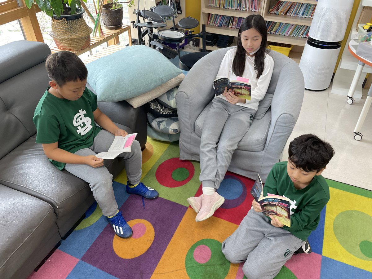 davidmrive's tweet image. Reading &amp;amp; Writing working hand in hand. Ss identifying advanced word choice in guided reading &amp;amp; transferring skills &amp;amp; vocabulary whist revising their story drafts. ✍️📚 #workshop #literacy @SJA_Jeju
