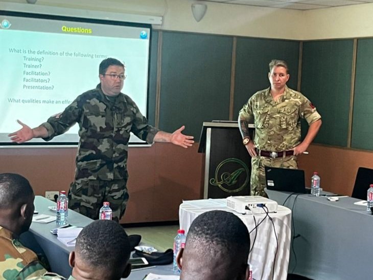 BPST_A's tweet image. Thread 👇🏽 

In #Ghana 🇬🇭, training of trainers to 1️⃣4️⃣ members (ranging from Lance Corporal to Major) of the 8️⃣5️⃣1️⃣ Explosive Ordnance Disposal (EOD) Regiment ended last week. 

The training was co-delivered by 🇬🇧 BPST(A) and @UNMAS .

#StrongerTogether2023 
#UKCSSF