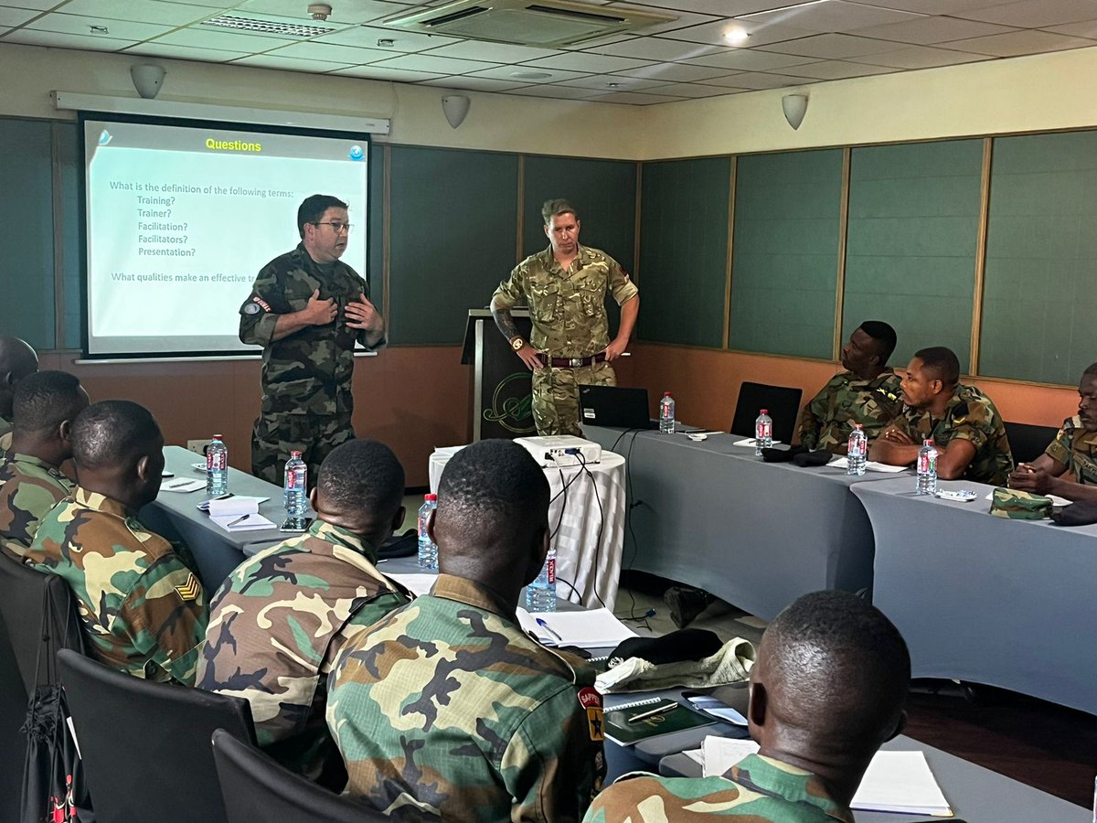 BPST_A's tweet image. Thread 👇🏽 

In #Ghana 🇬🇭, training of trainers to 1️⃣4️⃣ members (ranging from Lance Corporal to Major) of the 8️⃣5️⃣1️⃣ Explosive Ordnance Disposal (EOD) Regiment ended last week. 

The training was co-delivered by 🇬🇧 BPST(A) and @UNMAS .

#StrongerTogether2023 
#UKCSSF