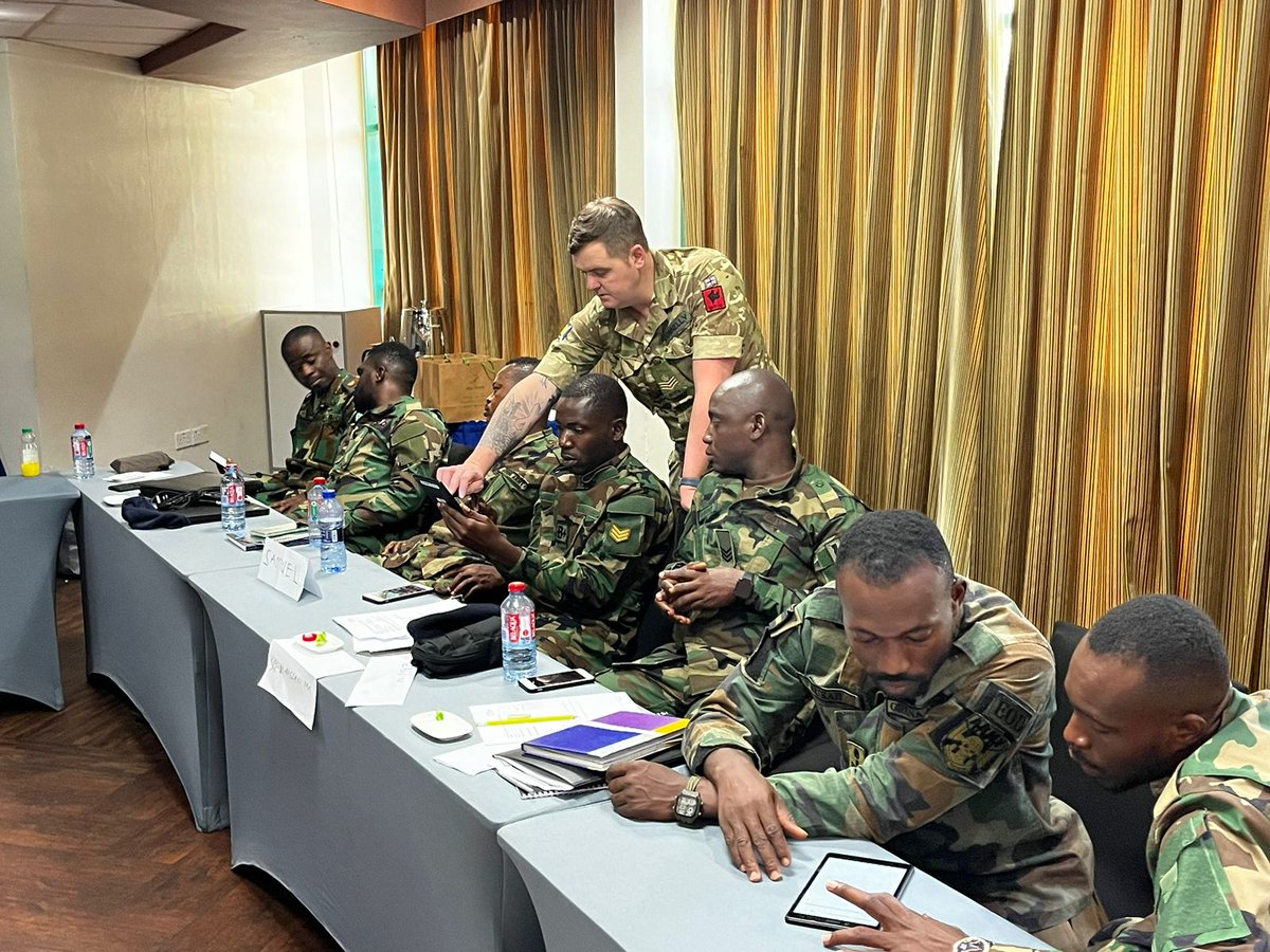 BPST_A's tweet image. Thread 👇🏽 

In #Ghana 🇬🇭, training of trainers to 1️⃣4️⃣ members (ranging from Lance Corporal to Major) of the 8️⃣5️⃣1️⃣ Explosive Ordnance Disposal (EOD) Regiment ended last week. 

The training was co-delivered by 🇬🇧 BPST(A) and @UNMAS .

#StrongerTogether2023 
#UKCSSF