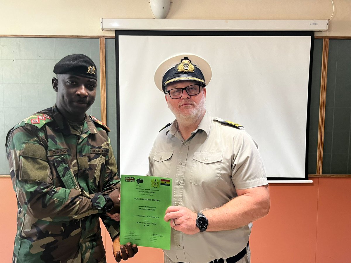 BPST_A's tweet image. Thread 👇🏽 

In #Ghana 🇬🇭, training of trainers to 1️⃣4️⃣ members (ranging from Lance Corporal to Major) of the 8️⃣5️⃣1️⃣ Explosive Ordnance Disposal (EOD) Regiment ended last week. 

The training was co-delivered by 🇬🇧 BPST(A) and @UNMAS .

#StrongerTogether2023 
#UKCSSF
