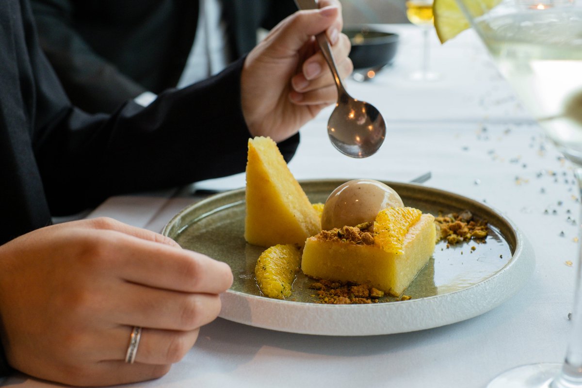 استمتع بالحلوى اللذيذة بعد نزهة لطيفة على طول شواطئ بحيرة لوسيرن
shorturl.at/cilMY