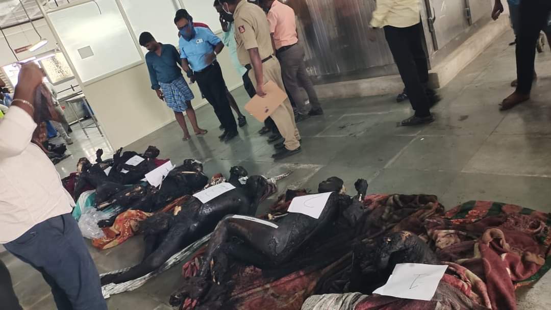 thirumaofficial's tweet photo. கர்நாடக மாநில எல்லையில் ஓசூர் அத்திப்பள்ளி அருகே பட்டாசுக் கடையில்  நடந்த வெடி விபத்தில் தமிழகத்தைச் சார்ந்த 14பேர் உயிரிழந்ததை அறிந்து அதிர்ச்சியடைந்தேன். தர்மபுரி மாவட்டம் அரூர் அருகே தா.அம்மாபேட்டை கிராமத்தைச்  சார்ந்த 8 பேர், கள்ளக்குறிச்சி மாவட்டம் கச்சிராப்பாளையத்தைச் சார்ந்த 3 பேர் உயிரிழந்துள்ளனர்.  

கடந்த 4ஆம் தேதி மயிலாடுதுறை மாவட்டத்தில் பட்டாசு தொழிற்சாலையில் நடந்த வெடி விபத்தில் நான்கு பேர் உடல் சிதறி உயிரிழந்துள்ளனர். 

பட்டாசு தொழிற்சாலைகள் மற்றும் கடைகளில் இத்தகைய வெடி விபத்துகள் நிகழாமல் இருக்கும் வகையில் அரசு உரிய நெறிமுறைகளை வகுக்க வேண்டும், வழிகாட்டுதல்களை வழங்க வேண்டும். பட்டாசு தொழிற்சாலைகள் மற்றும் கடைகள் உரிய நெறிமுறைகளை பின்பற்றுகிறதா என தொடர்ச்சியாக அரசு கண்காணிக்க வேண்டும் என கேட்டுக்கொள்கிறோம். 

வெடிவிபத்தில் உயிரிழந்த அனைவருக்கும் எமது அஞ்சலியை செலுத்துகிறோம். அவர்களது குடும்பத்தினருக்கு எமது ஆழ்ந்த இரங்கலைத் தெரிவித்துக் கொள்கிறோம்.

#VCK
#Thiruma