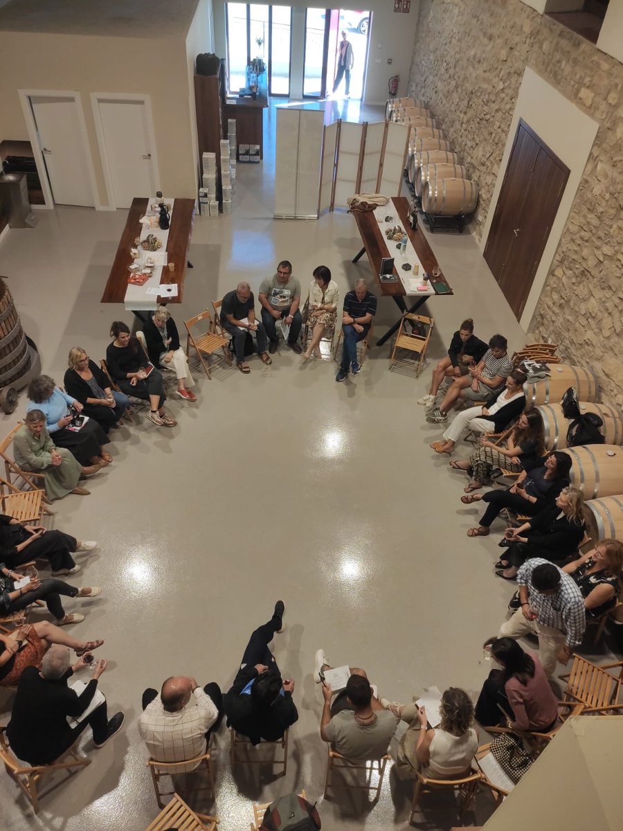 "Hemos hecho universidades para la sociedad del conocimiento, ahora tenemos que diseñarlas para la sociedad del desconocimiento." Daniel Innerarity 

Muchas gracias a los participantes de las VI Jornadas El Líder Imperfecto por todas sus aportaciones y reflexiones. ¡Seguimos!