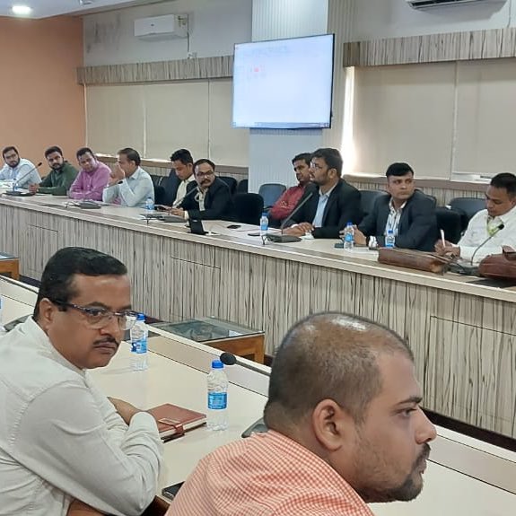 MeitY_NICSI's tweet photo. "NICSI User Vendors Meet was held on 5.10.2023 at Raipur, chaired by MD, NICSI to discuss the status of ongoing projects, under pipeline and issues faced by Users/Vendors". 
SIO, HoG/HoD of NIC Chhattisgarh attended the meeting.
@NICMeity @GoI_MeitY @_DigitalIndia https://t.co/fOZLsnTnXH