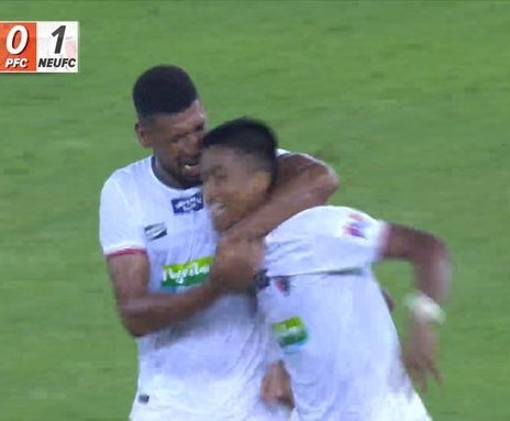 Fatbatman08's tweet image. 🚨🚨 BREAKING NEWS

Bro was choking parthib to death according to KBFC fans. 

#ISL10 #MCFCKBFC