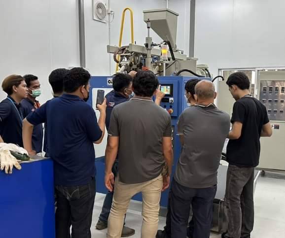 LtdSinco's tweet photo. Aftersale service: has a training for customer companies. It is one important part that is specially focused on customers. We provide post-installation training services by experts in plastic blow molding machine efficiently by a team of experienced and trained technicians. https://t.co/dJWbFghGzL