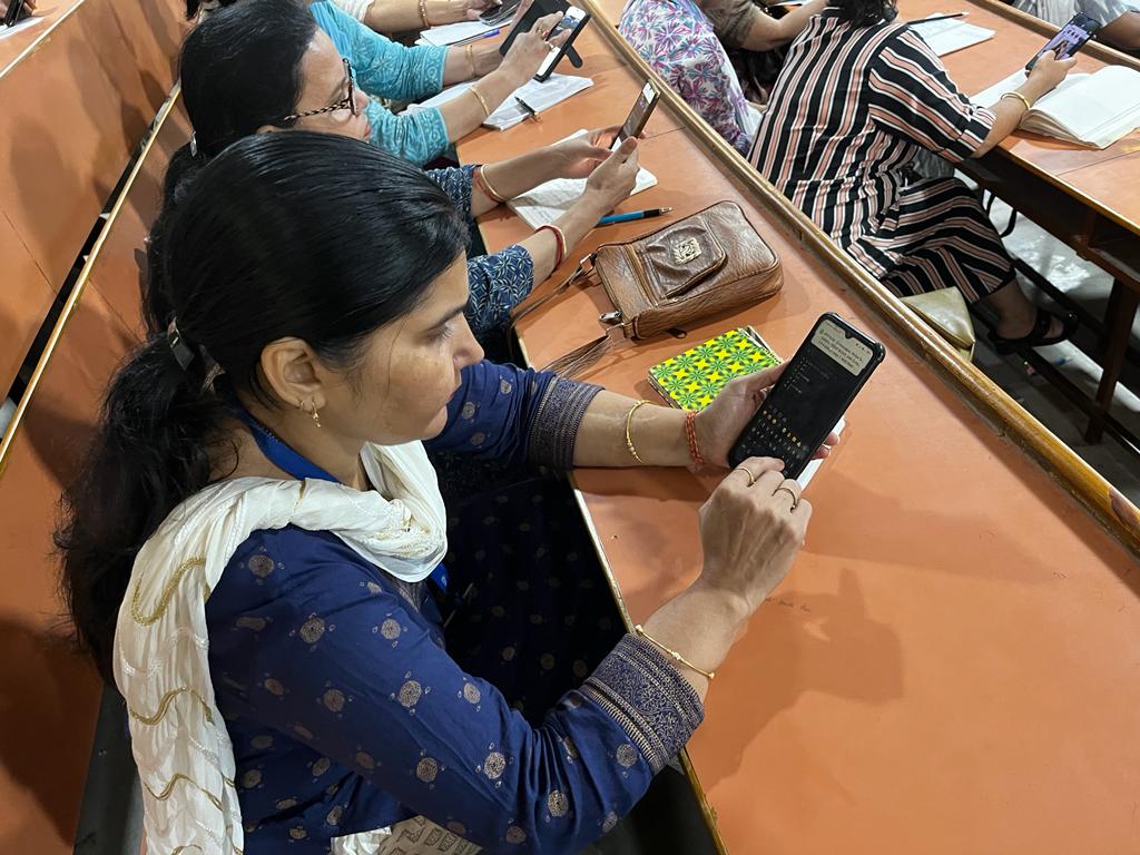 #Technology में नई उड़ान भरने की ओर अग्रसर #मेरठ के #सरकारी स्कूल

10000 छात्रो #Coding सिखाने के लक्ष्य के साथ व #आधारशिला लैब को सुचारू रूप से संचालित करने हेतु, 100 अध्यापको को #NEP2020 के तहत #Enactus #IITDelhi के साथ मिलकर 3 दिन #Coding  #AI Training दी गई।

<a href="/basicshiksha_up/">Department Of Basic Education Uttar Pradesh</a>