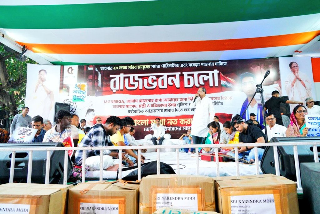 DilipMondalAITC's tweet photo. 🔴 Day 5 at Raj Bhavan
The whispers are more audible as the spirit refuses to budge.
Each face reveals a tale of resiliency and harmony. 💚
Glimpses👇
@MamataOfficial @abhishekaitc @AITCofficial #ModiIsScarED #ReleaseBengalFunds #MGNREGA #AwasYojana https://t.co/jZ0i0dC9X1