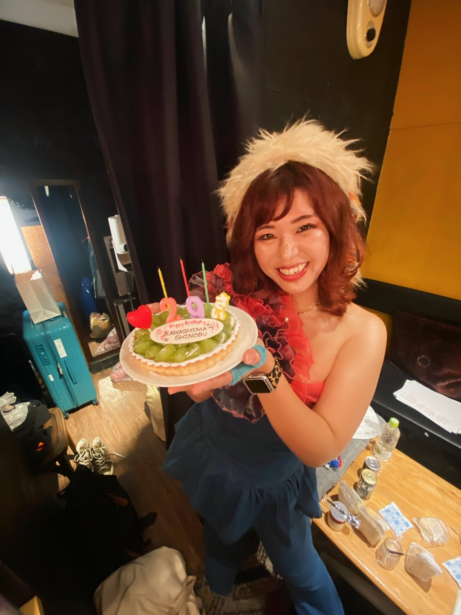 shinobu_clg's tweet photo. #ラヴスパイスバースデー
最高のお誕生日になりました🌈💙🩵
みんな本当にありがとう！
今年はまだまだチリガールからお知らせやリリースあるのでお楽しみにね💋💋💋
#チリハウス ハウスメンバーからのお花もCLGカラー満載でめちゃくちゃ可愛い🦋🦊🕌 https://t.co/iltjfWlVQR