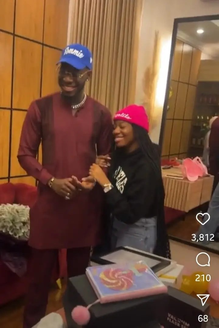 BreakfastKamar's tweet photo. Somgel shippers surprised Soma and Angel yesterday with some gifts .
Congratulations to them 🎊.
#BBNaijaAllStars #BBNaija #kbfocus #Somgel #SomaGeng #AngelJBSmith https://t.co/K84yCKaHCJ