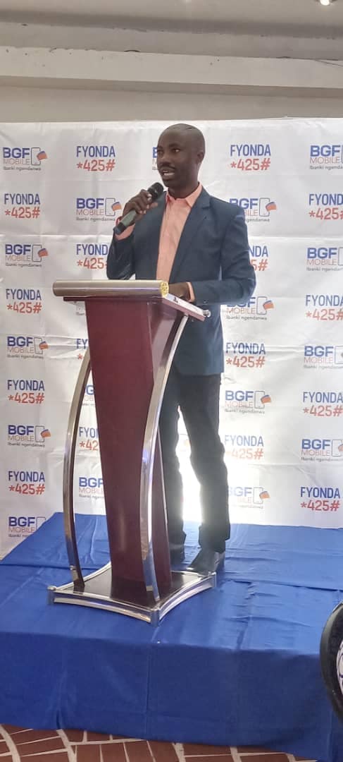 BmbcBi's tweet image. Pendant son allocution, le directeur général de #BMBC a rappelé la bravoure de cette banque qui n’a pas hésité de coopérer avec #BMBC en matière de construction des maisons.

@AlsinIranzi @ESingirankabo  @MweneKajekurya @ImicokamaRadio @RT_Isanganiro  @Mutorejeannemi @RTNBurundi