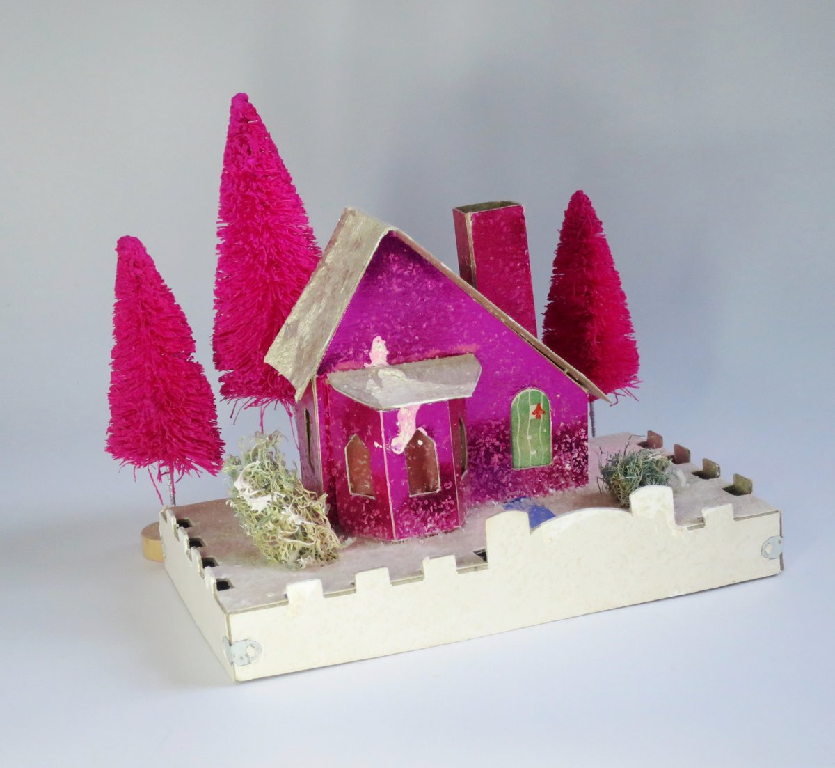 swirlingO11's tweet image. #Vintage magenta #putzhouse made in the USA #Dollytoyco #MCM #Xmas2023 #Small #Christmas #SMILEtt23 #Etsyteamunity Hot #Pink #Kitsch bit.ly/SwirlingO11e