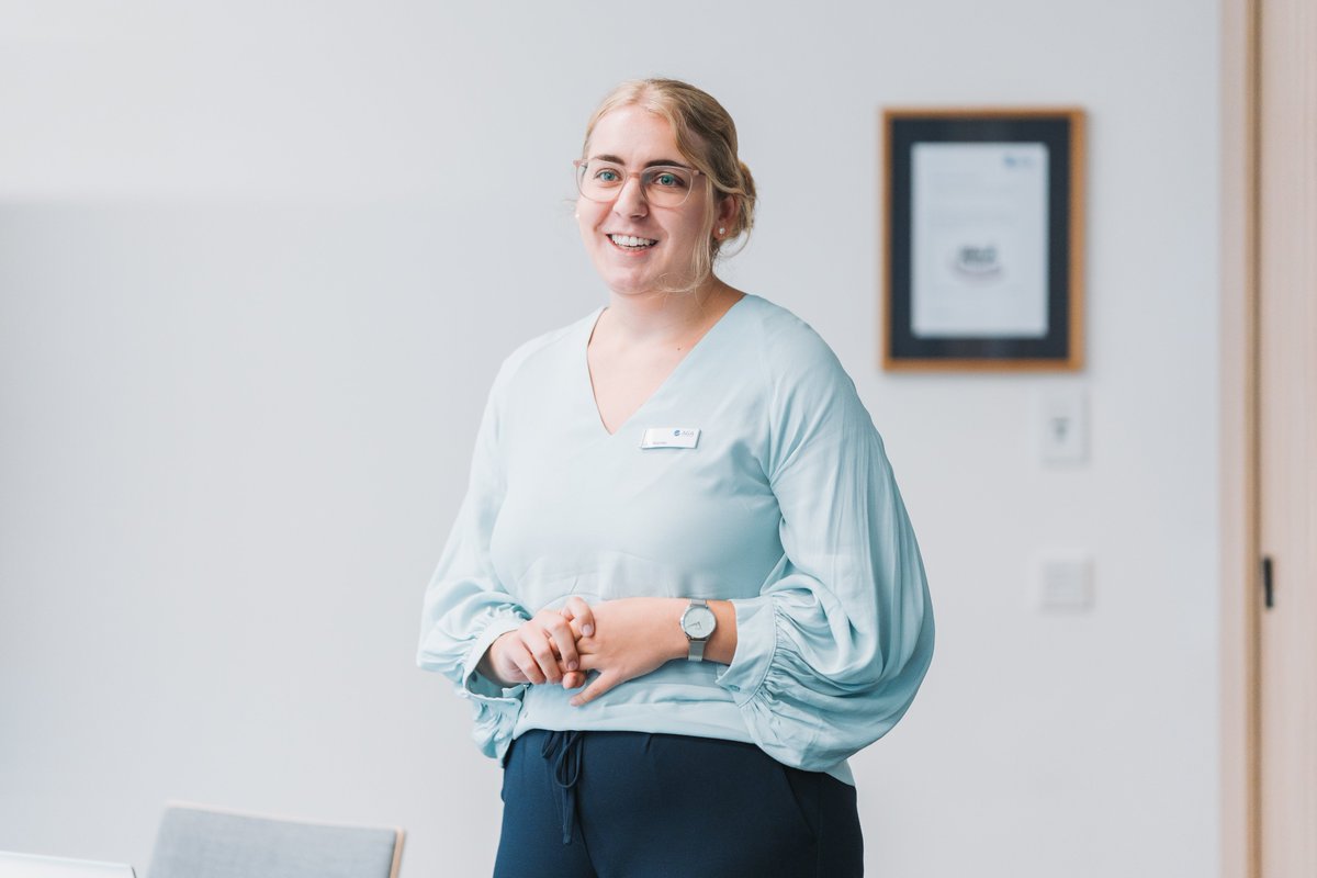 Premiere für den AGA-Arbeitskreises #Nachhaltigkeit. Hier geben wir #Unternehmen den Raum zum praxisnahen Austausch rund um Nachhaltigkeit. Karen Queitsch, Geschäftsführerin für Nachhaltigkeit und #Innovation der SUND GmbH + Co. KG, teilte in einem Impuls ihre Erfahrungen.