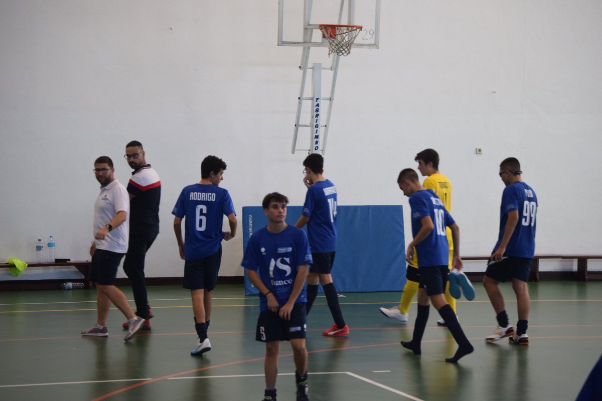 Start2sa's tweet photo. Este domingo a Start2 escreveu mais uma linha na sua história.
A equipa de Juvenis entrou em campo para disputar o seu primeiro jogo do Campeonato Distrital da AF Santarém. https://t.co/jpoUvEiWNE