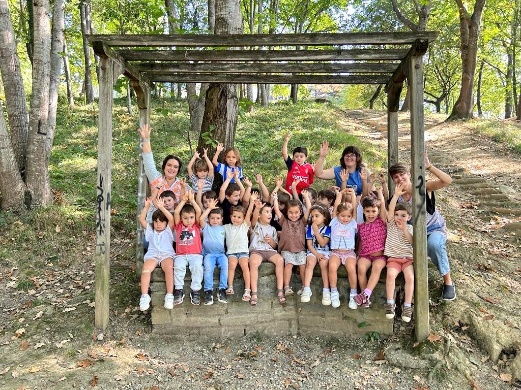 beasaingosalle's tweet photo. Udazkenean gaudela aprobetxatuz,🍂🍁 naturak eskaintzen digunarekin jolasean ibili gara...🌿🌲
#jolasLibrea #natura https://t.co/0bIBbkTdLQ
