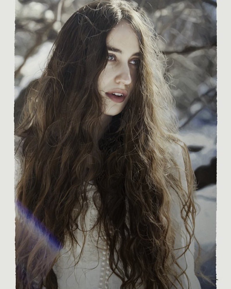 museum_bihar's tweet photo. #ExhibitionsAtBMB2023 #InAnotherGreen

Yigal Ozeri, born in Israel in 1958 lives and works out of New York. He is celebrated for his large-scale cinematic portraits of distinctive young women in rich prodigious landscapes. Hypereal figurative images which document contemporary life are his hallmark. Ozeri draws inspiration from the Pre-Raphaelite aesthetics, where a realistic depiction and a sharp and brilliant lighting, near perfect photographic depiction of minute details is what Ozeri infuses his paintings, giving it an ethereal and uninhibited sensibility.

His signature style is one of hyper reality. In the first glance the paintings look like photographs. However, when observed closely they are not photographs but are detailed oil paintings. The technique of oil painting has been mastered to a magnificent level. Yet another trademark of his work is the play of light which falls on the hair of his protagonists/models. The paintings display his vision, and his passionate affair with painting natural scenes of life and nature.

The exhibition is on view till 15th October, 2023 at the Bihar Museum, Patna.

#BiharMuseumBiennale #BMB2023 #MuseumBiennale #BiharMuseum #MuseumsOfTheWorld #IndianMuseum #Biennale #InAnotherGreen #Israel #IsraeliArt #LeorGrady #JosephDadoune #YigalOzieri