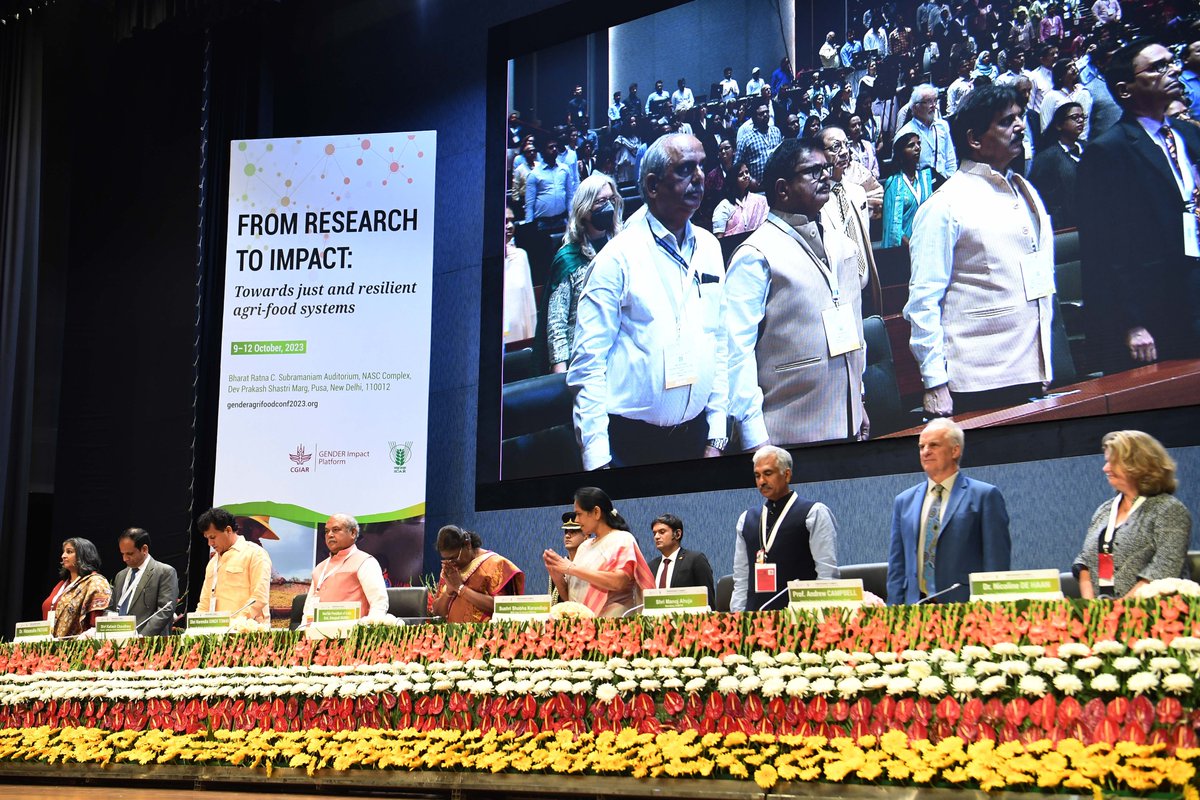 rashtrapatibhvn's tweet photo. President Droupadi Murmu inaugurated an International Research Conference on ‘From research to impact: Towards Just and Resilient Agri-Food Systems’ in New Delhi. The President said that the agri-food systems should be resilient and agile so that they can withstand shocks and disruptions to make nutritious and healthy diets more accessible, available and affordable for all.
https://t.co/9L82BeqHL8