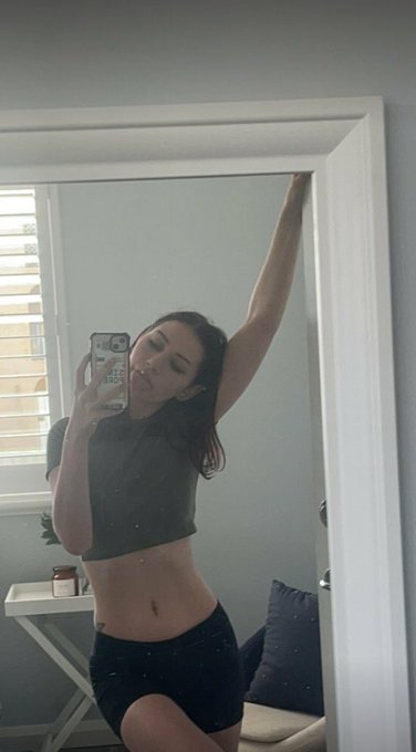 Monday Thread! Post your fit pic <3 #Thread best reply gets a follow back x https://t.co/sKKRGFcPWs