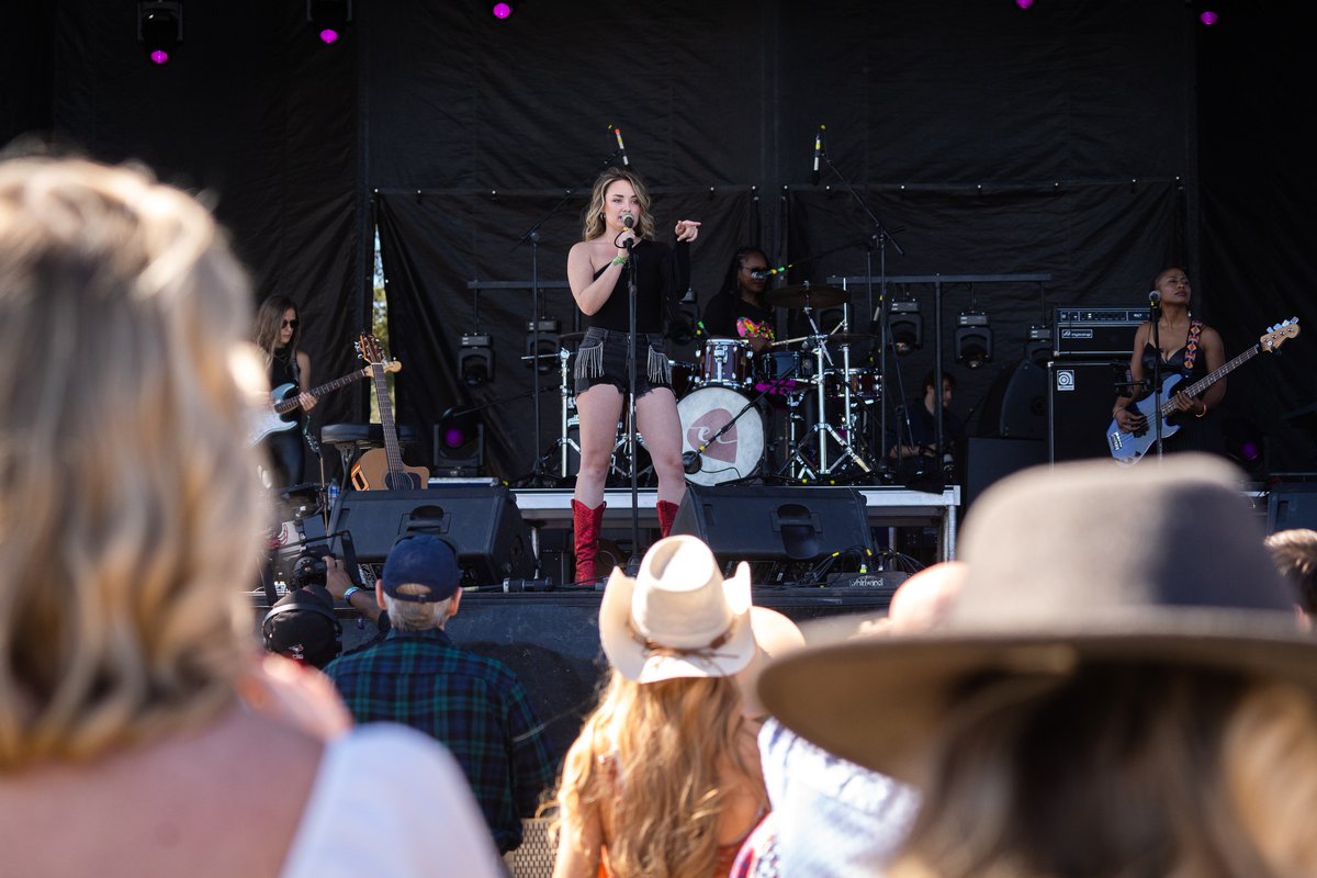 Let’s hear it for the ladies 📷 nothing beats an all-female, Charleston-based band Emily Curtis! 📷: @elijohnsonphoto