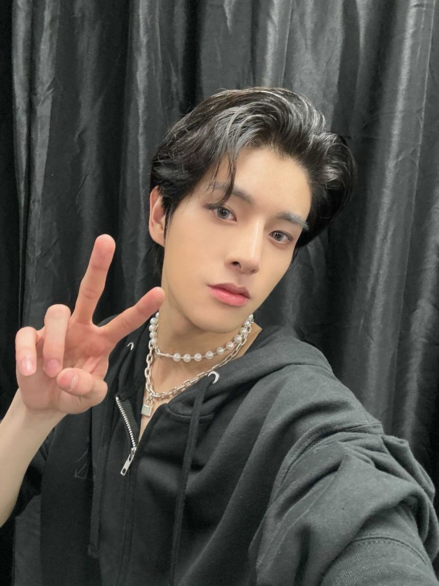 skyline790's tweet image. #ENGENESelcaDay #ENHYPEN_JAKE #ENHYPEN #ENSD

Are u ready sweetie,         Yeah i'm 
for selca?                                ready ay