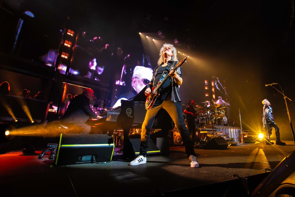 ScotiabankArena's tweet photo. Tonight with @QueenWillRock + @adamlambert 👑

📸 Tom Pandi https://t.co/PWhLvzsmwM