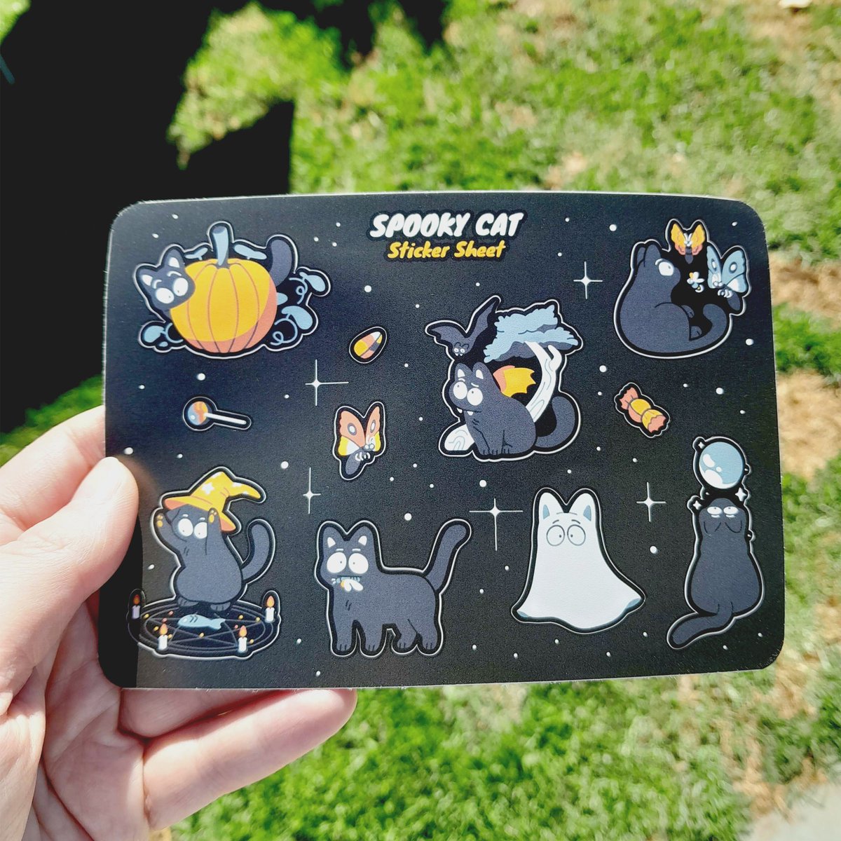 SparkleSnakes's tweet photo. New items up in my store for halloween! 🎃 https://t.co/9xnun5yfvc