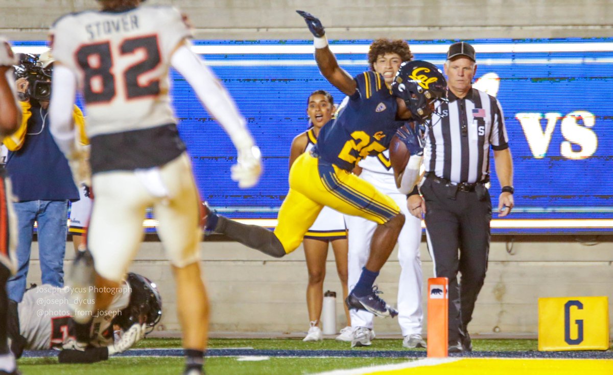Former @MackhouseFb standout <a href="/JaivianThomas/">The Jet</a> scored the first touchdown of his #GoBears career in Saturday night's game against Oregon State. 

Thomas was the BANG 2022 Alameda County PoY. 

Read about the Bay Area's  ✨current ✨ prep stars here: mercurynews.com/2023/10/08/bay…