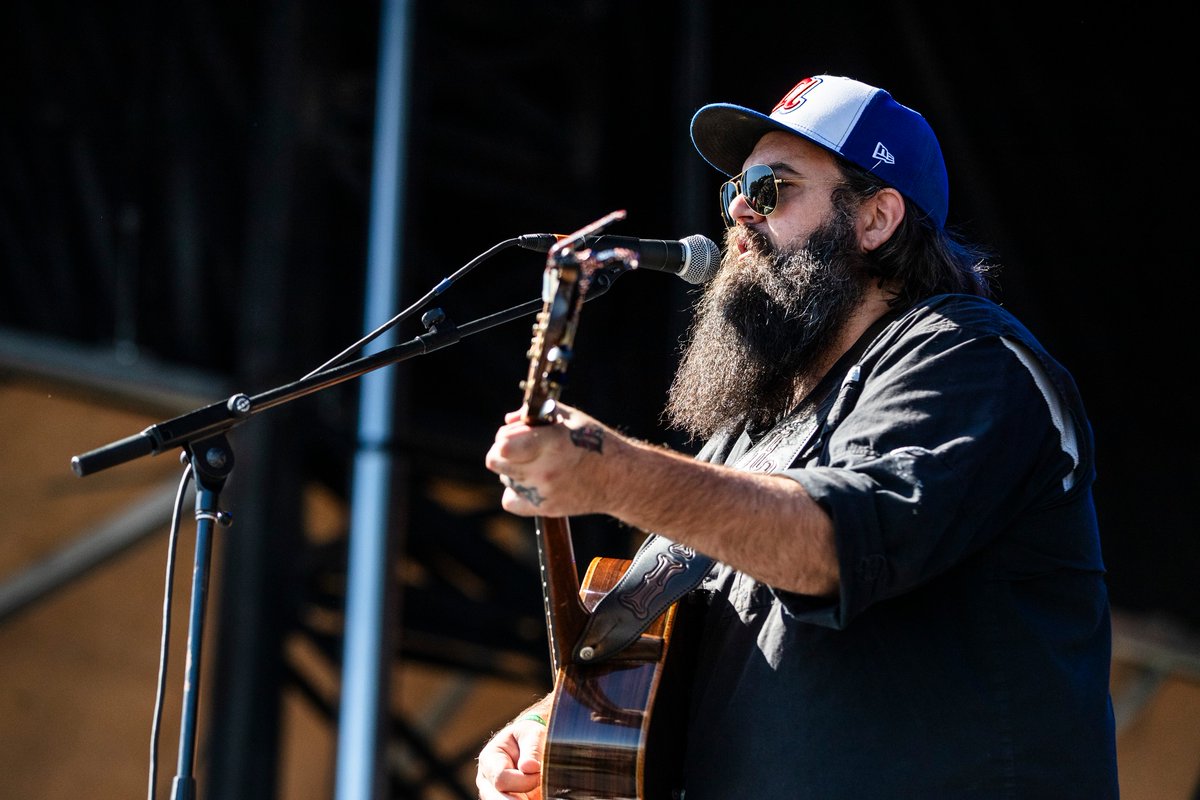 Name a better way to spend your Sunday afternoon... we'll wait. 🤘 Yesterday’s Wine & Wayne Graham 📷: @elijohnsonphoto