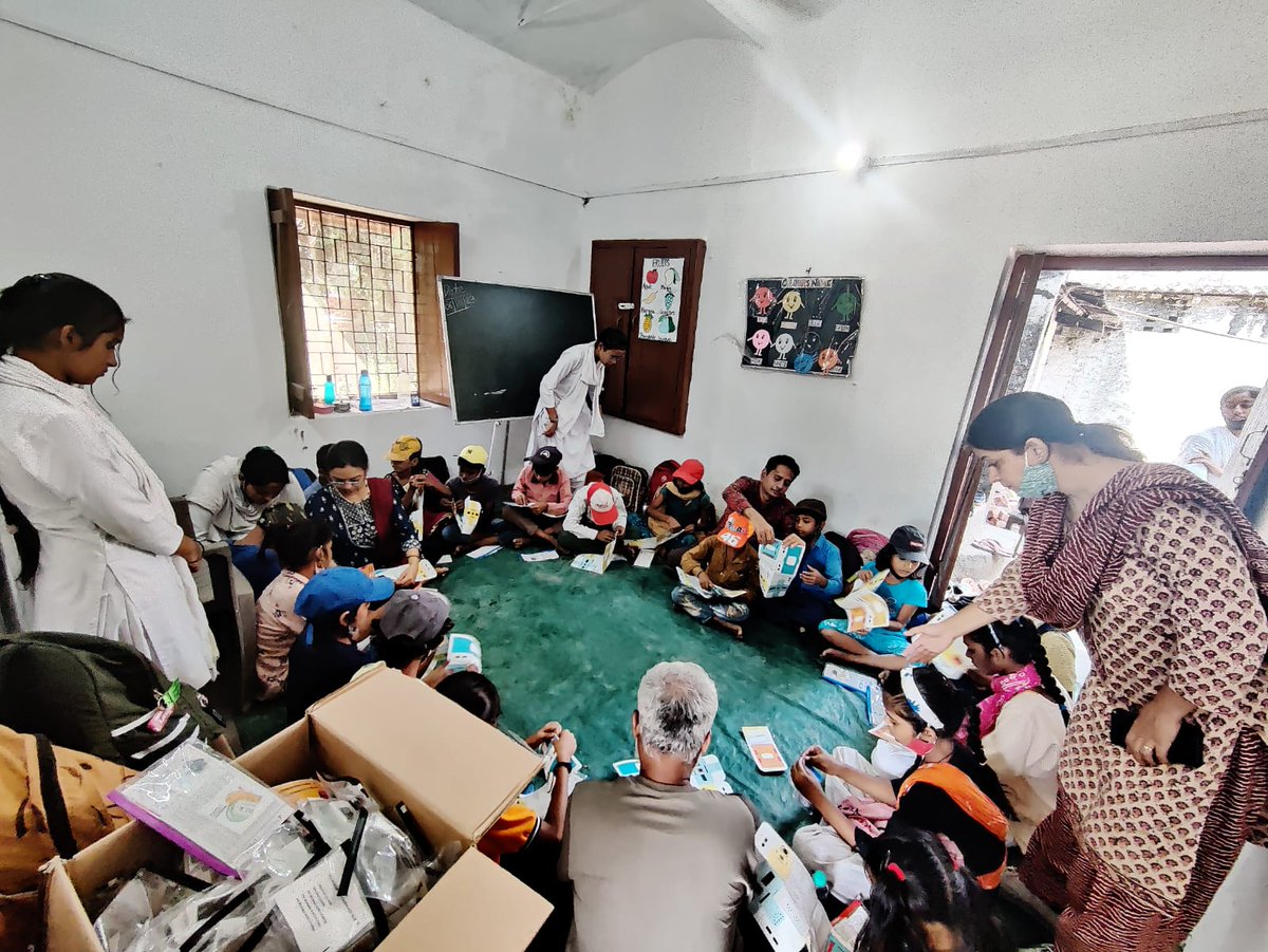 dranuharshal's tweet photo. With a lovely team of teachers 2days outreach, met @aitcsudip made many friends 
@PrakashLab @biopatrika @DBTIndia @TeamFoldscope
@PrinSciAdvGoI @myogioffice @myogiadityanath fan moment to meet Mo selfless, humble @indrameshuiic #students #frugalscience #outreach #STEM #funlearn https://t.co/Jjj2fAi9uV