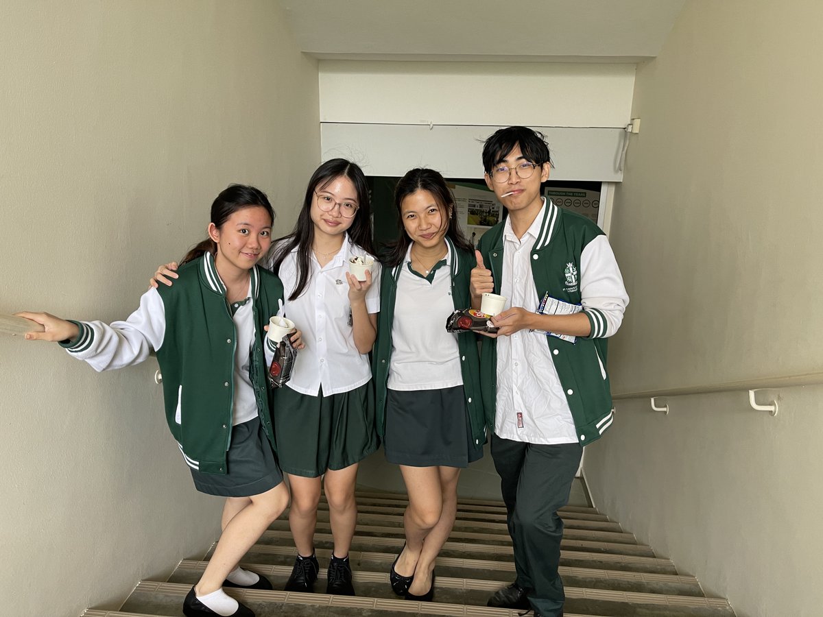 SJI_Intl's tweet photo. Ice cream, anyone? 🍦

A big thank you to our #highschool Parent Support Group for making our Grade 12s' final week on campus extra sweet!

#SJIInternational #graduatingclass #classof2023 #IB #parentsupport https://t.co/bQj5MCy1st