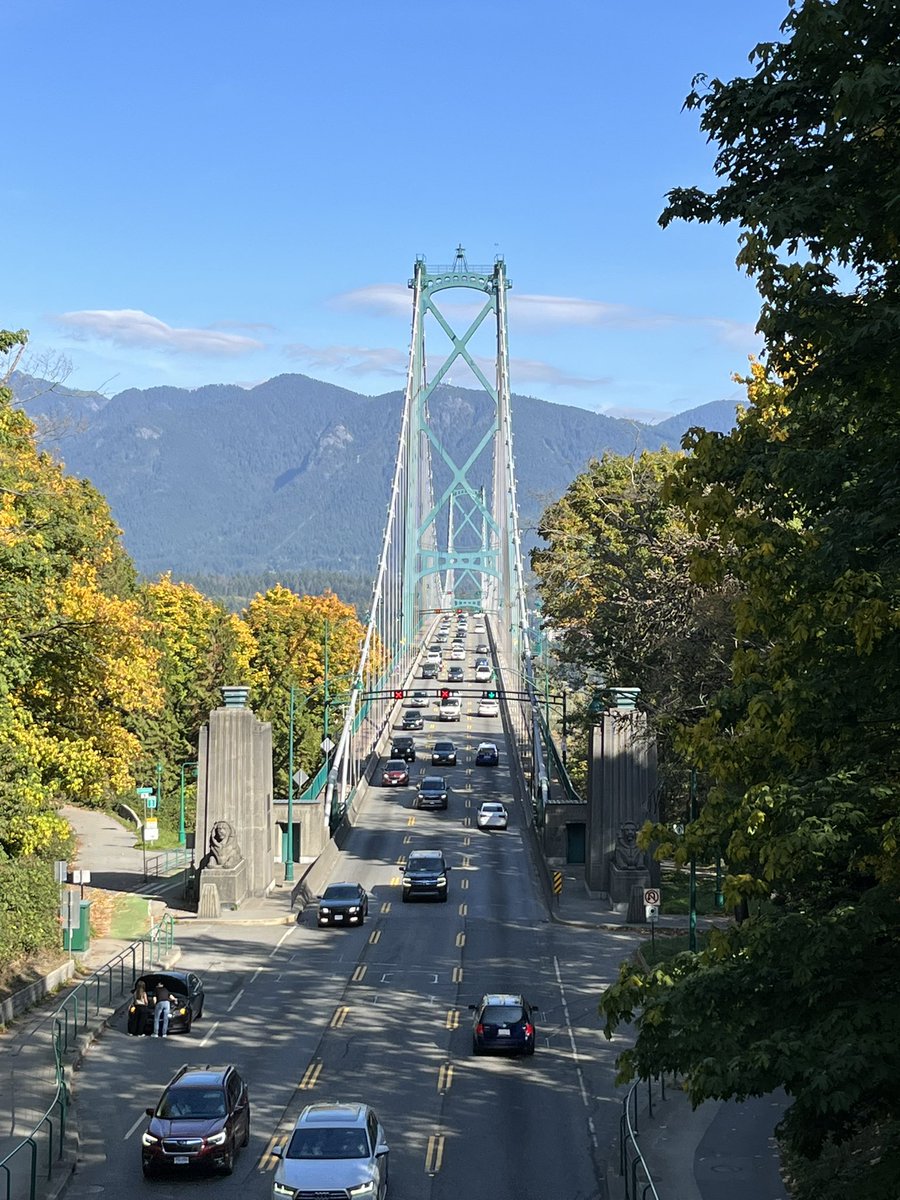 JuliaW604's tweet photo. Thankful for friends, family &amp; and living in this beautiful city! Happy Thanksgiving everyone. https://t.co/B8FHlLXIhg