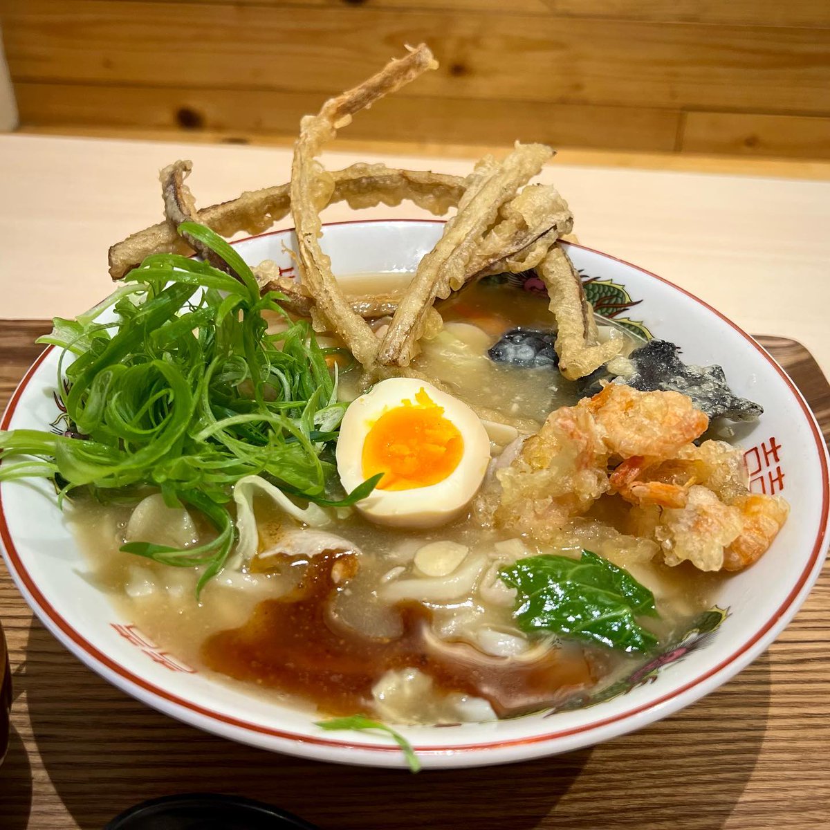 iconah126's tweet photo. これでもかって程のたっぷりの具材にニンニク🧄
食べた後、身体がめっちゃポカポカして元気になった気がする…😆
それにしても相変わらずの人気だなぁ…( ´∀｀)♪♪
#広島グルメ #広島ランチ #グルメ #グルメスタグラム #ランチ #ランチタイム #休日ランチ #平日ランチ #お昼ごはん https://t.co/LSDfMgUDVr