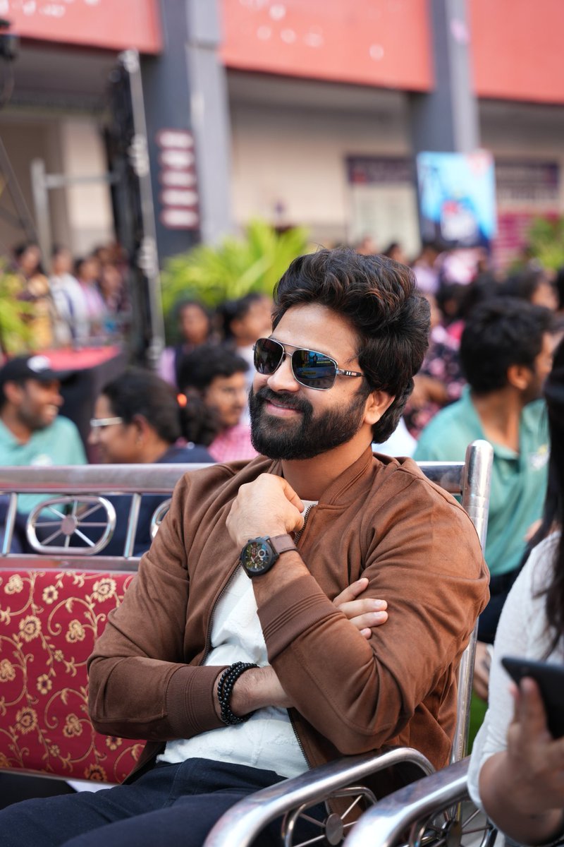 SYEDSOHELRYAN7's tweet photo. Aha comedy nights with @syedsohelryan_official Rajahmundry @RyanSohel
#syedsohelryan #syedsohel #ismartsohel #sohelions #sohel #singarenimuddubidda #publicfigure #telugufilmindustry #MrPregnant  #BootCutBalaraju   #OrganicMamaHydridalludu #luckylakshman  #rajahmundry https://t.co/68Jsn9I4Y6