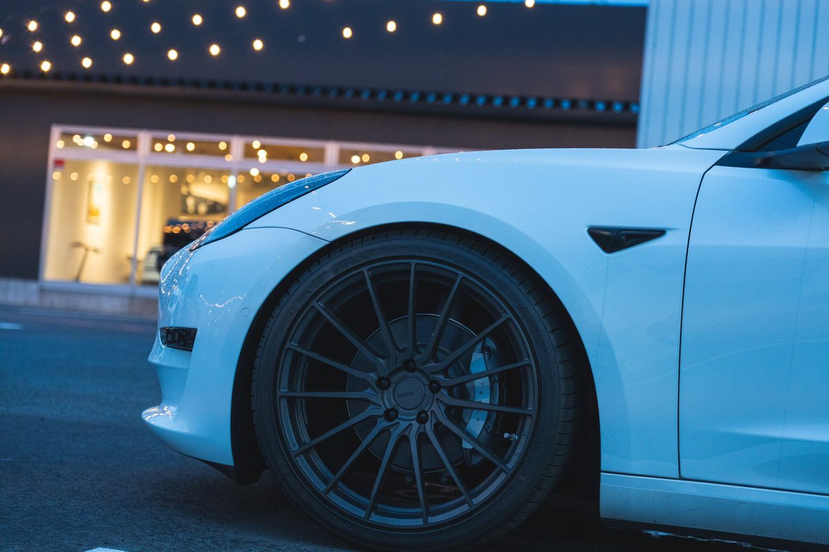 遂に低められた姿に

#tesla
#model3
#eibach 
#Rays