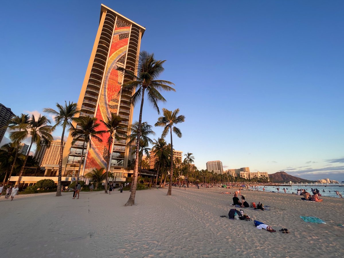 pkguru10's tweet photo. #CHEST2023…

#iphonephoto #ConferenceHotel #HILTON #Honolulu #Hawaii https://t.co/eL9XjON10S