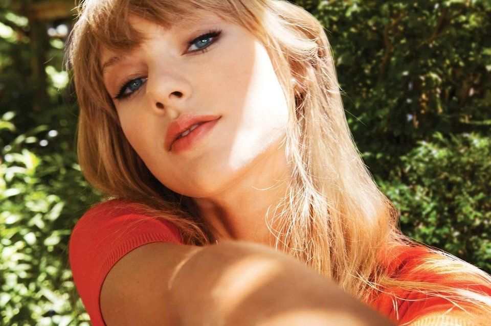 NancyYo09448254's tweet photo. #song #musician #TaylorOnFallon #concert   
Source: https://t.co/etZDSdCJnQ https://t.co/sFGrw9DeWy