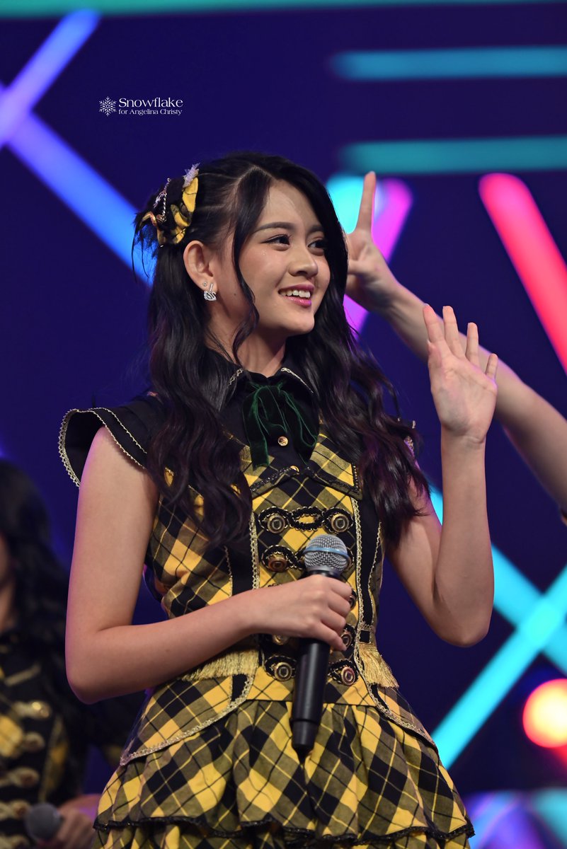 _SnowFlake0512's tweet photo. 2300926 RCTI

Hadir,pak!

#CHRISTY #JKT48 https://t.co/SR3f12h97j
