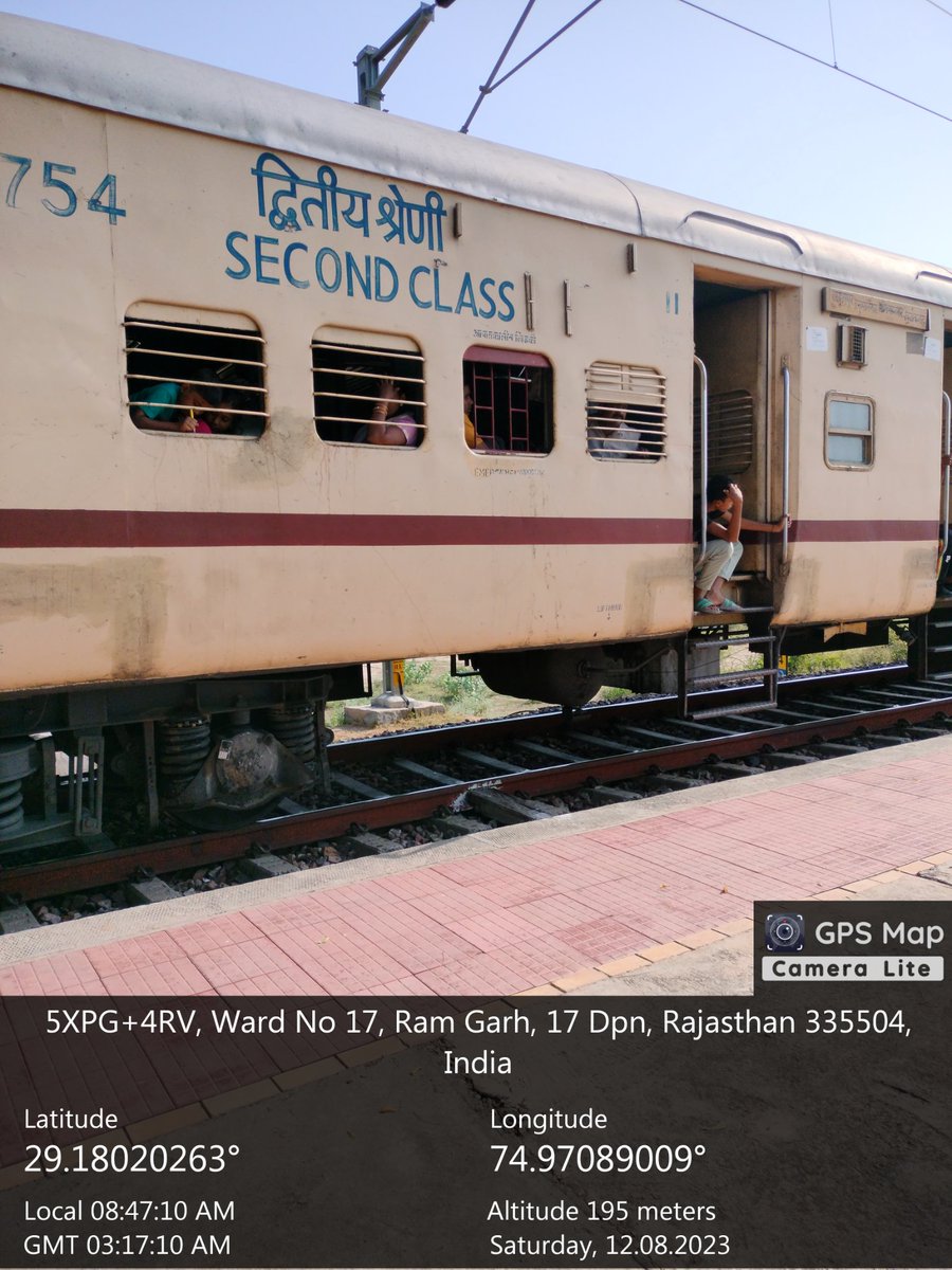 JangirBadri's tweet photo. @drmbikaner @AshwiniVaishnaw @DarshanaJardosh @DrmAjmer @DRMJaipur @DRMJodhpurNWR @raosahebdanve @RailMinIndia @NWRailways रेलवे को छोटे स्टेशनों पर भी ध्यान देना चाहिए, बार बार मांग के बावजूद श्री रामगढ़ स्टेशन के प्लेटफार्म को उचां उठाने का कार्य शुरू नहीं हुआ है https://t.co/rwKnDQl4Su