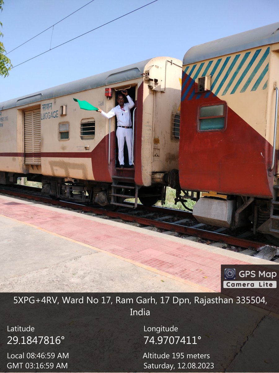 JangirBadri's tweet photo. @drmbikaner @AshwiniVaishnaw @DarshanaJardosh @DrmAjmer @DRMJaipur @DRMJodhpurNWR @raosahebdanve @RailMinIndia @NWRailways रेलवे को छोटे स्टेशनों पर भी ध्यान देना चाहिए, बार बार मांग के बावजूद श्री रामगढ़ स्टेशन के प्लेटफार्म को उचां उठाने का कार्य शुरू नहीं हुआ है https://t.co/rwKnDQl4Su